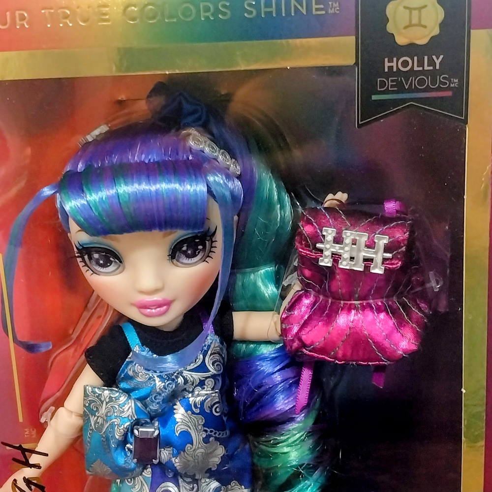 Rainbow High Holly De'Vious Doll - Picture 3 of 6